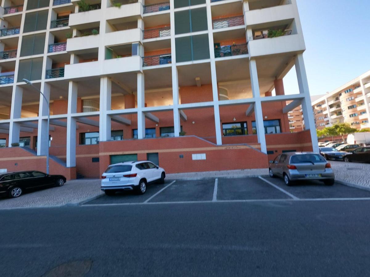 Lisbon 2 Bedroom Apartment With Balcony In Algés Exteriör bild