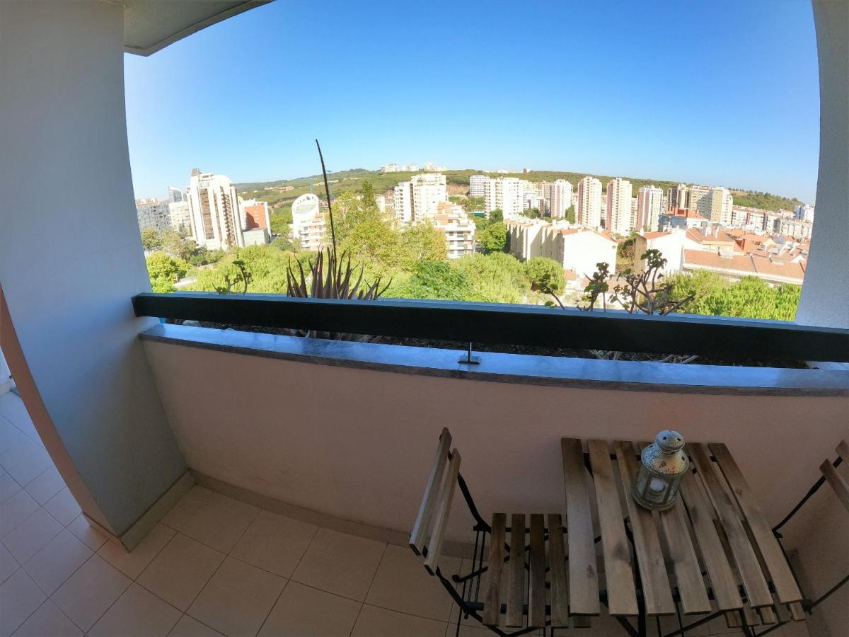 Lisbon 2 Bedroom Apartment With Balcony In Algés Exteriör bild