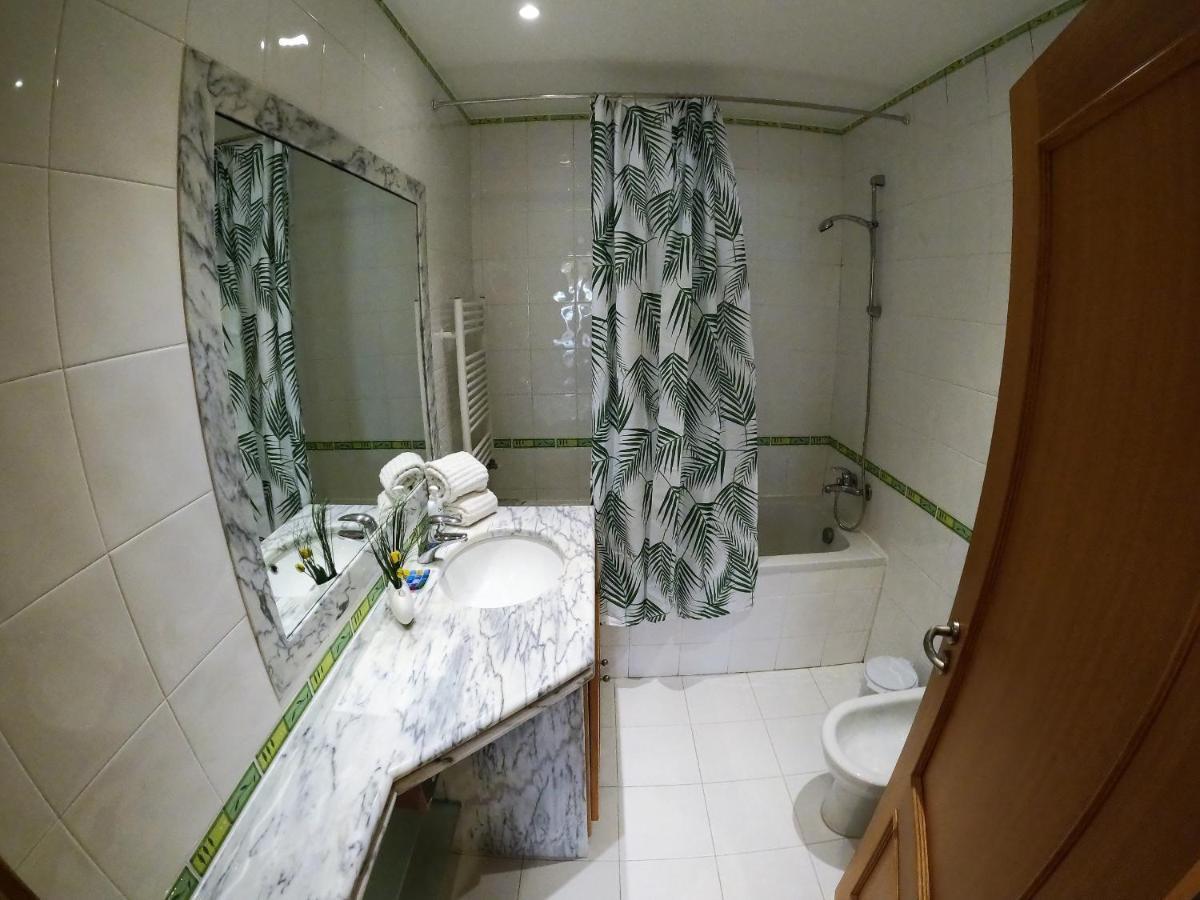 Lisbon 2 Bedroom Apartment With Balcony In Algés Exteriör bild
