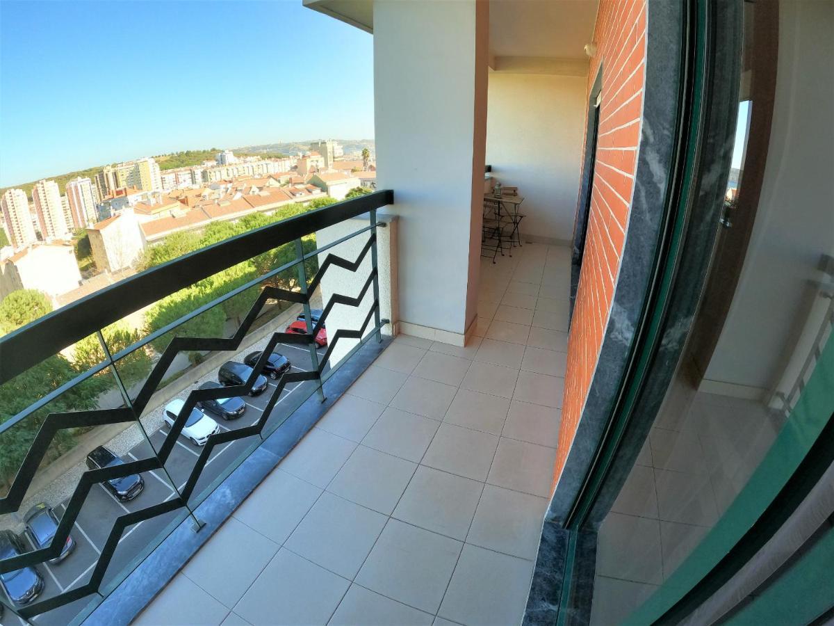 Lisbon 2 Bedroom Apartment With Balcony In Algés Exteriör bild